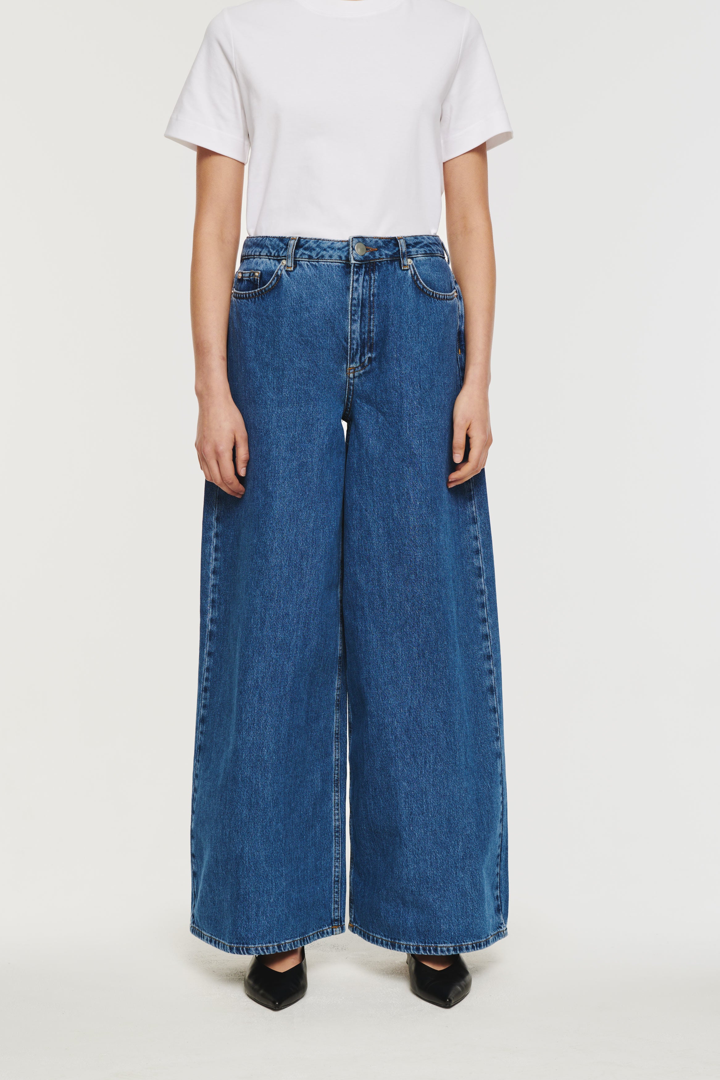 Jacinda | Wide Leg Jeans in Mid Wash | ALIGNE