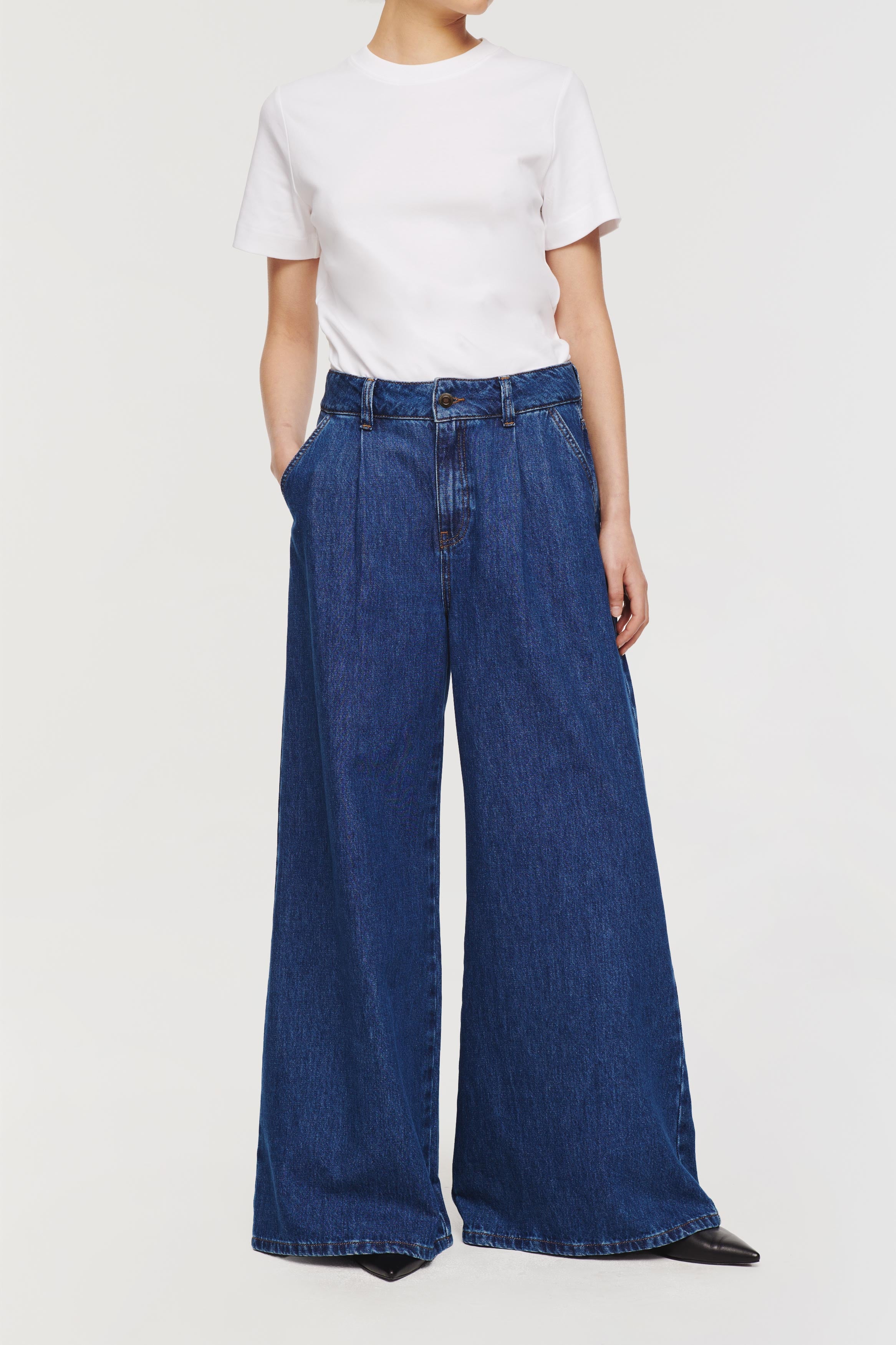 Martha | Pleat Front Denim Jeans in Mid Blue | ALIGNE
