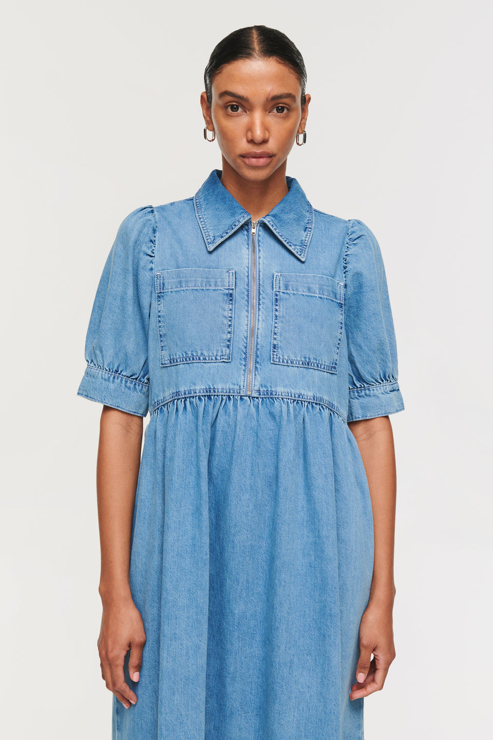 Gabriella | Short Sleeve Denim Dress in Light Wash | ALIGNE