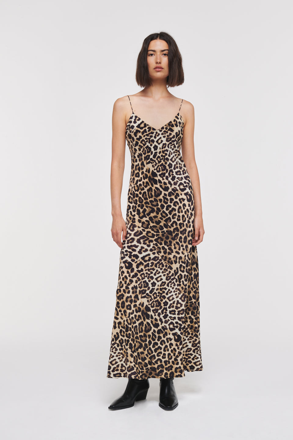 Alignes leopard print dress Kylie slip dress is designed in a statement-making leopard that's going to steal all the attention wherever you go. Designed in a flattering maxi length with a v-neck and spaghetti straps, it can be worn on its own or paired with a leather jacket or layered with a top for a more relaxed look.